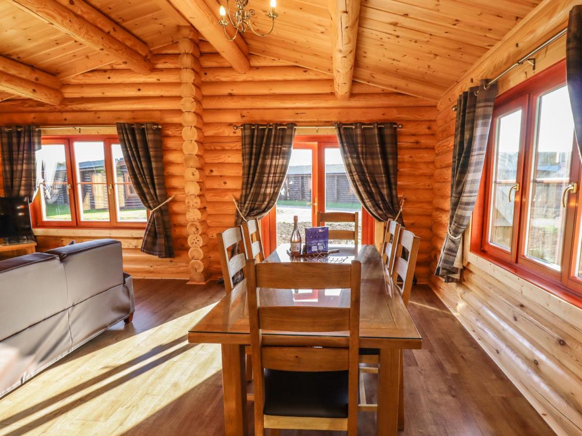 Holly Lodge Оакхам Экстерьер фото