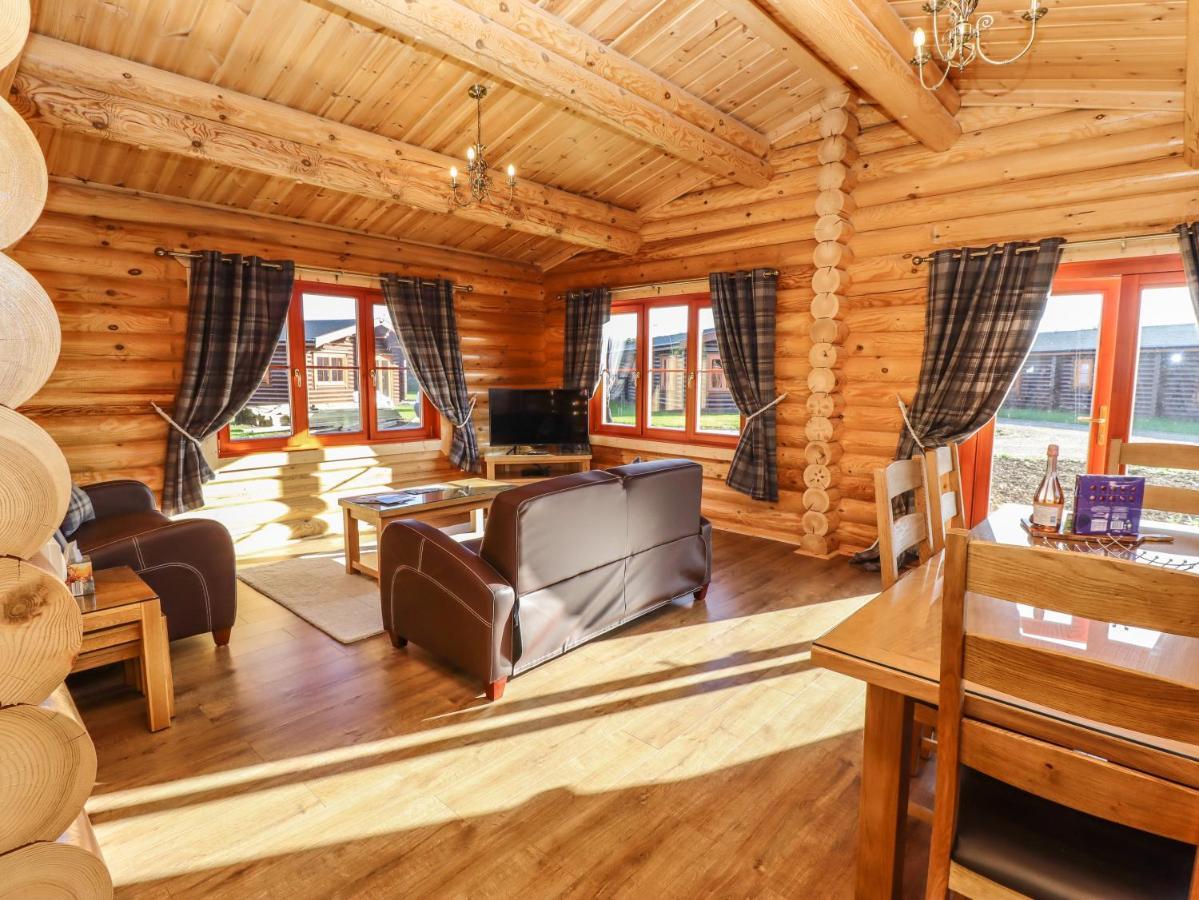 Holly Lodge Оакхам Экстерьер фото